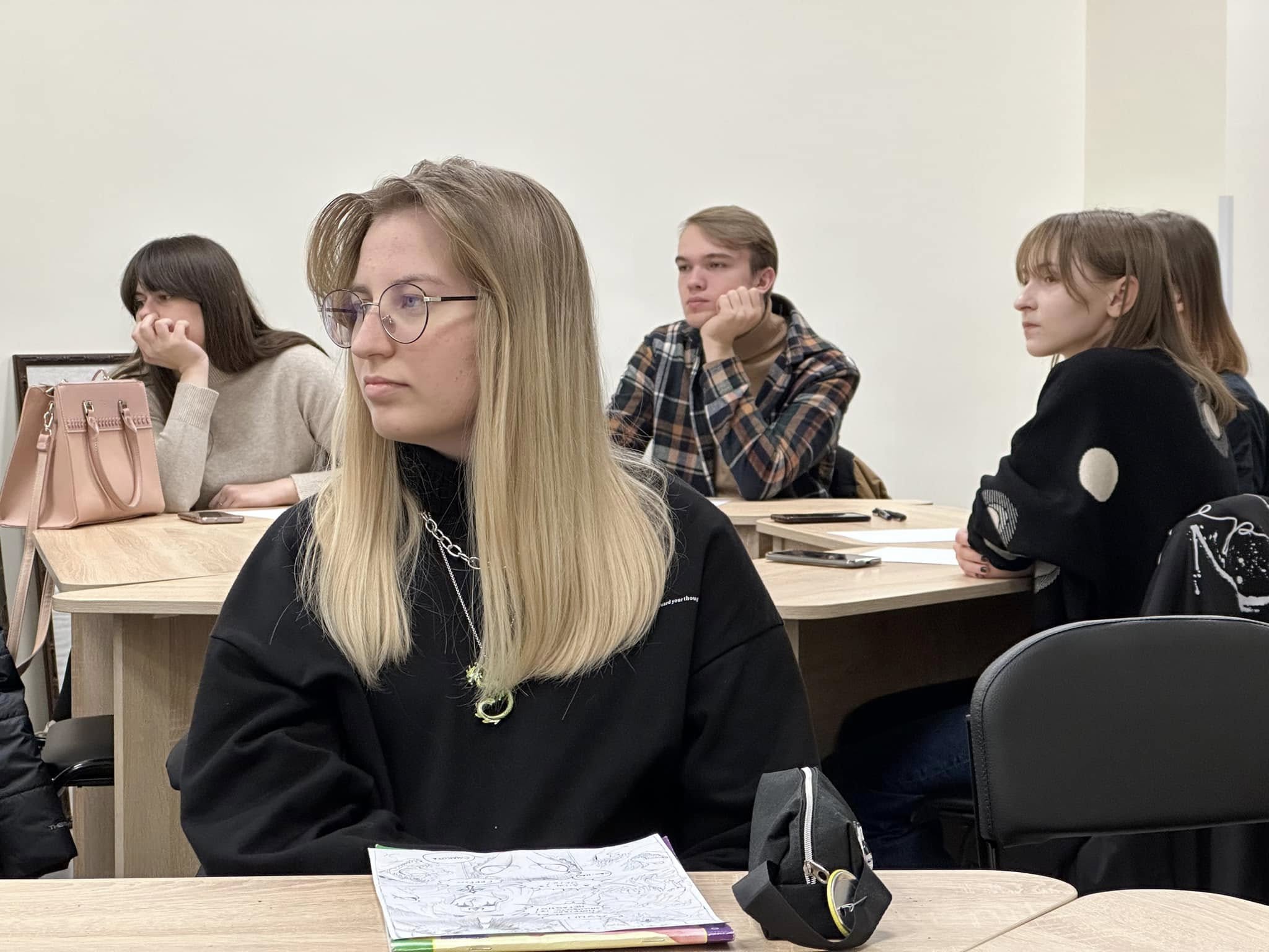 Студенти на заході 112024