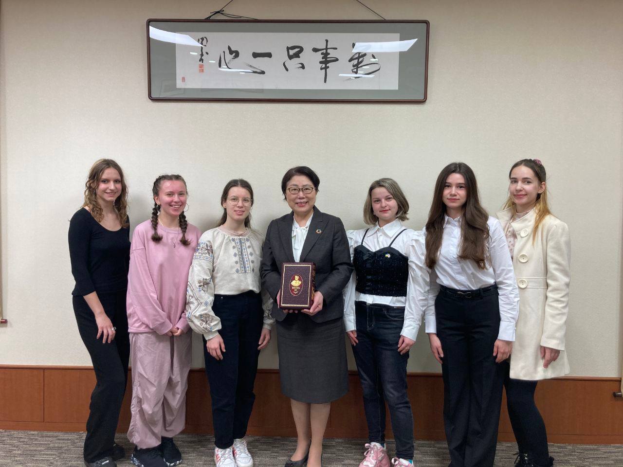 photo 5253653487831603689 y