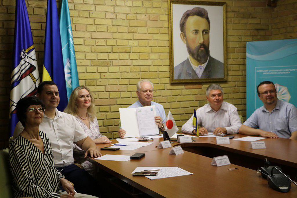 photo 5395421149862688098 y