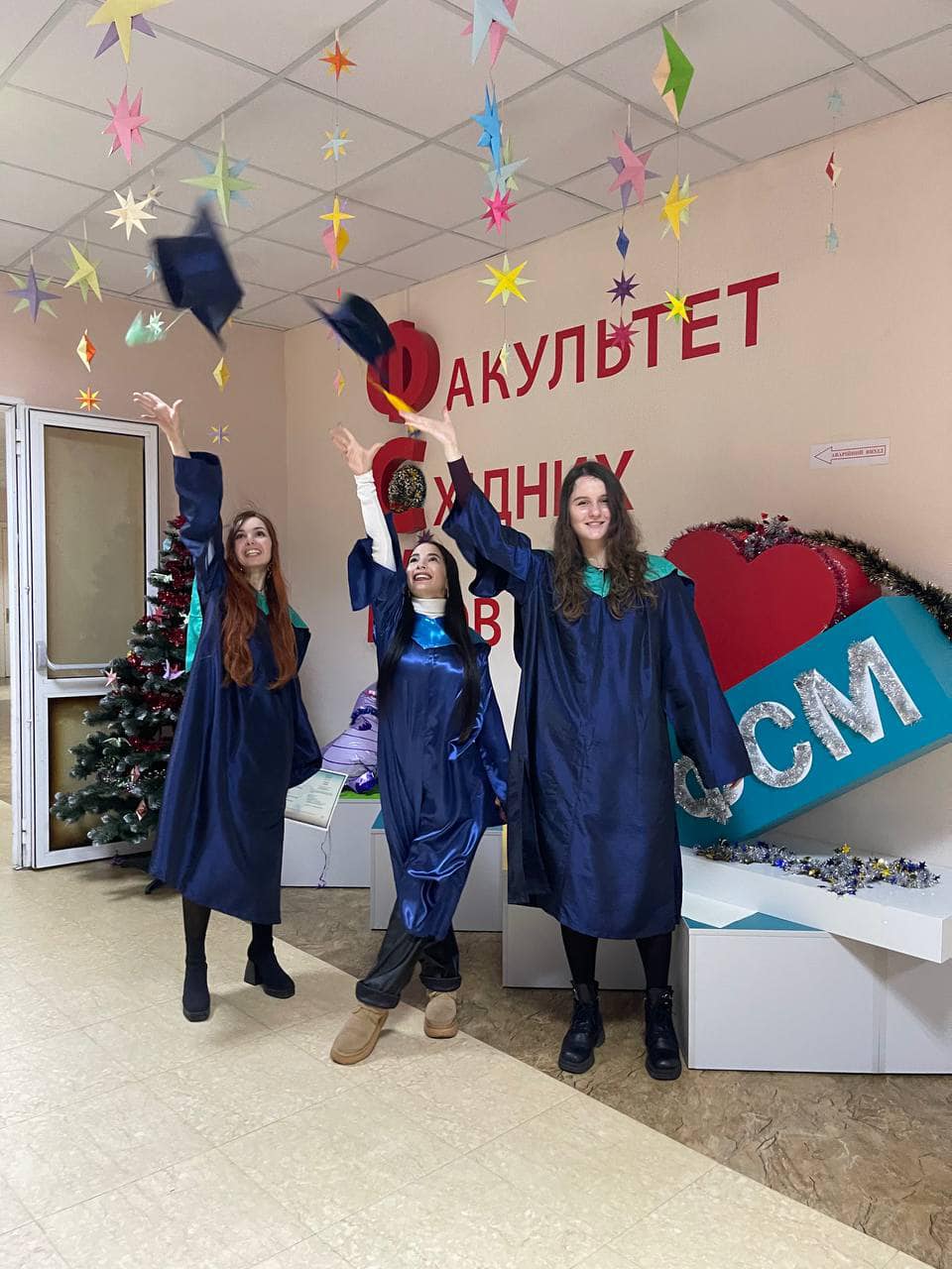 ЩАсливі випускники випуск магістрів 2